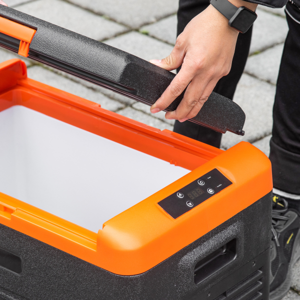 Outsunny Geleira Portátil Elétrica 40L 12V/24V até -20°C Mini Geleira com Ecrã LED Tátil para Campismo Viagens 58,7x36,5x43,8 cm Preto - Image 8