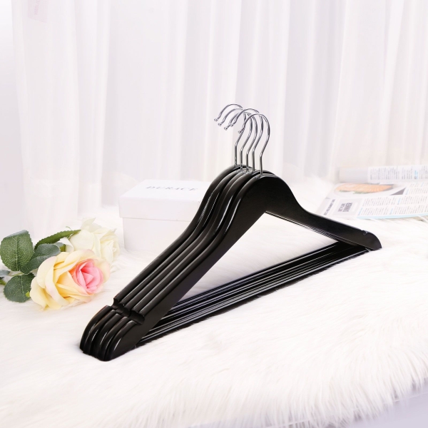 Cabides de madeira SONGMICS, conjunto de 20, cabides para casacos, cabides para roupas, com entalhes nos ombros, barra antiderrapante para calças, gancho giratório 360°, para ternos, camisas, casacos, preto e prata CRW02B-20 - Image 3