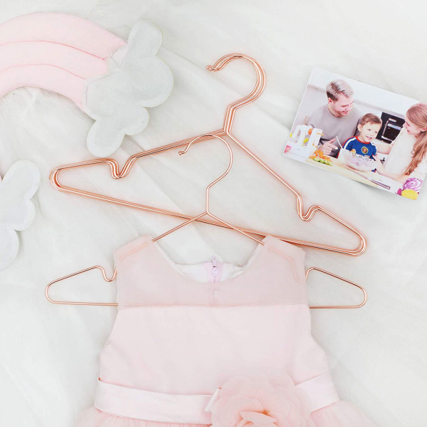 SONGMICS CRI45R-20 20 peças Cabides de metal dourado rosa para roupas infantis/bebês 35 cm, cabides de arame de metal forte para guarda-roupas de bebê, economizador de espaço com borda entalhada - Image 3