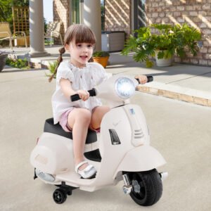 Motocicleta elétrica infantil Vespa licenciada, movida a bateria de 6V, com farol de LED branco.