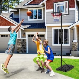 Cesta de basquete com altura ajustável, rodas embutidas e base preenchível.