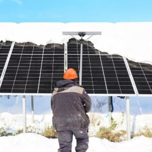 Pá de neve com tampa, borda de borracha e lâmina de neve dobrável em alumínio.