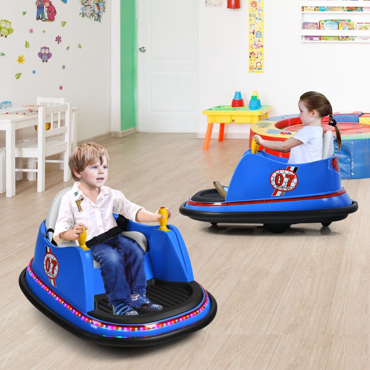 Carrinho de bate-bate infantil com giro de 360 graus, dimensões 57 x 75 x 42 cm, azul.