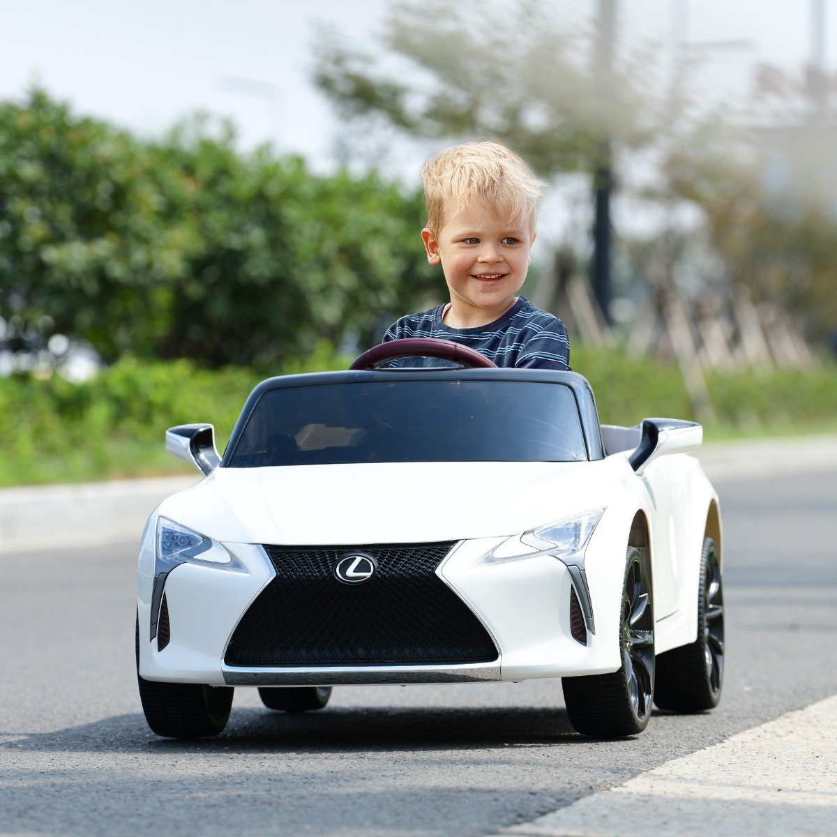 Carrinho elétrico infantil Lexus LC500 branco com controle remoto 2.4G, luzes de LED e música. - Image 2