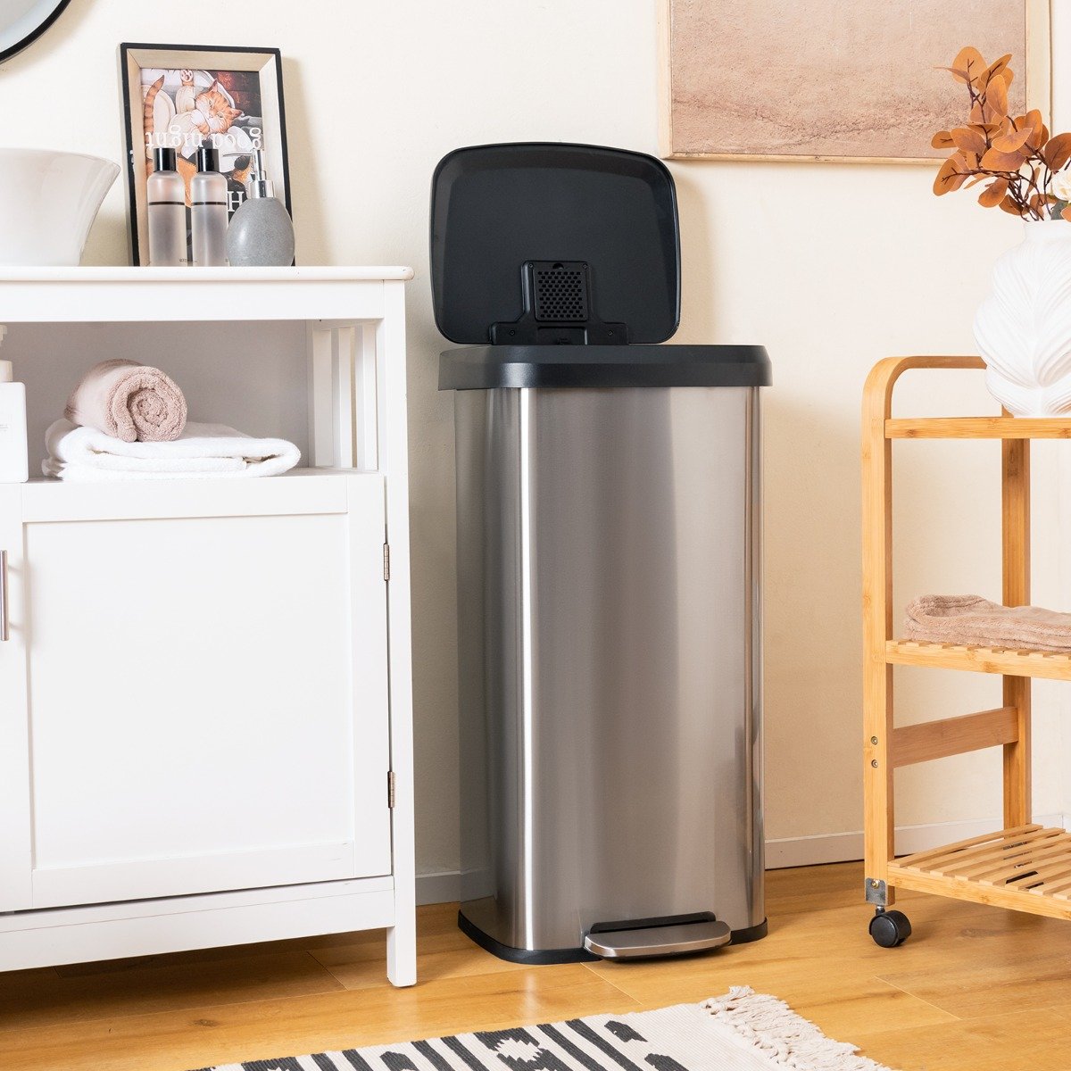 Lixeira de 68 litros com pedal, tampa de fechamento suave e compartimento desodorizador - Prata - Image 4