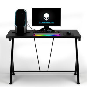 Mesa de computador moderna e ergonômica para escritório em casa, ideal para espaços pequenos.