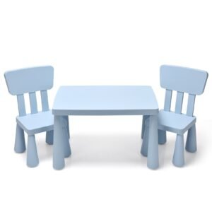 Conjunto de mesa infantil com 3 peças e 2 cadeiras para leitura.