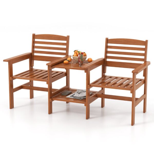 Conjunto de móveis de madeira para área externa com mesa de centro e orifício para guarda-sol, ideal para conversação com 2 pessoas.