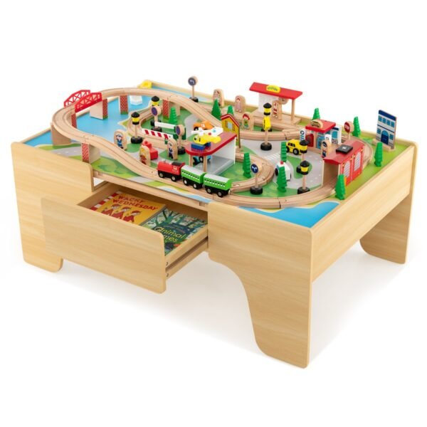 Conjunto de trem de madeira com 84 peças e tampo de mesa reversível e removível.
