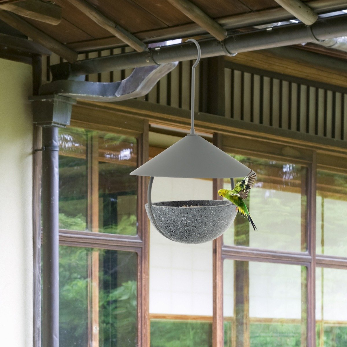 Alimentador e bebedouro para pássaros suspenso em metal com cúpula resistente às intempéries. - Image 2