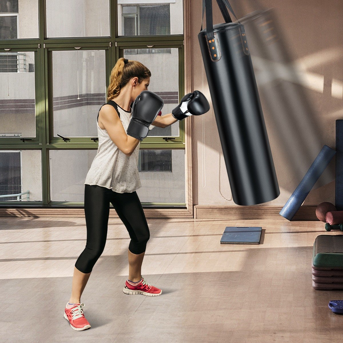 Conjunto de saco de pancada suspenso 4 em 1 com luvas de boxe e gancho para teto. - Image 2