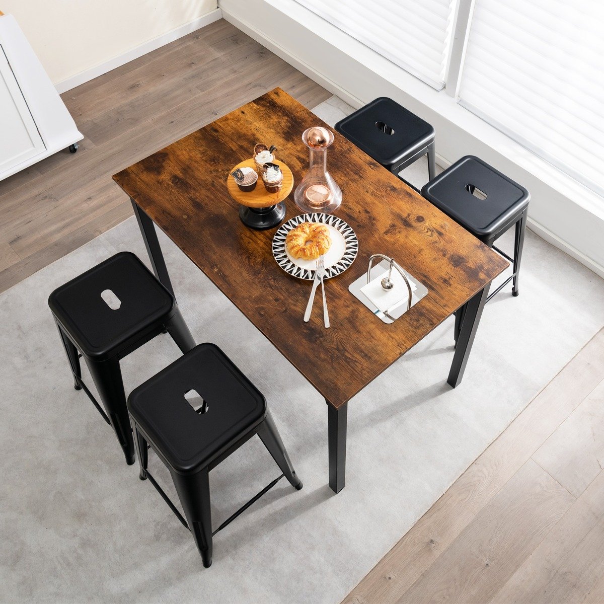 Conjunto de 4 banquetas de bar empilháveis estilo Tolix de 24 polegadas (61 cm) - Preto - Image 2