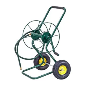 Carrinho para mangueira de jardim com estrutura de aço e rodas